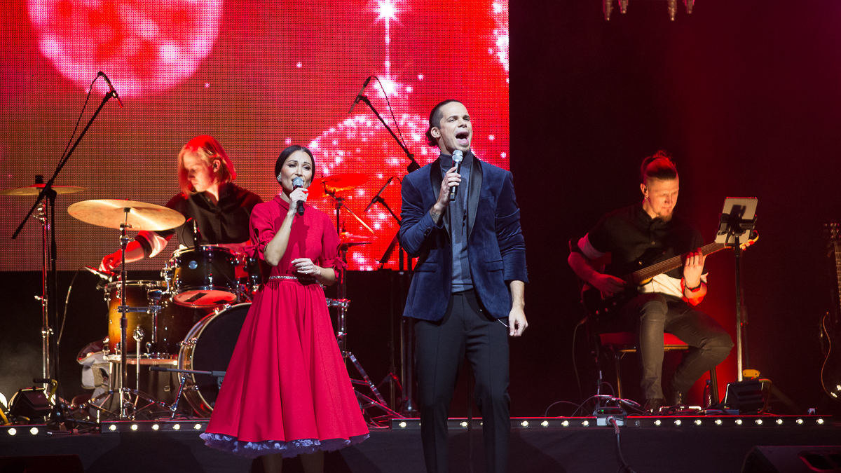 Karina Krysko ir Jeronimas Milius įspūdingu koncertu Vilniuje pradėjo šventinį „Miuziklų žvaigždės“ turą / Organizatorių nuotr.