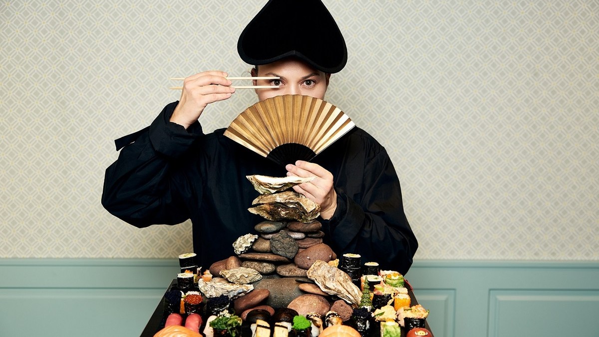 Japonų virtuvės gerbėja Sandra Straukaitė neatsispyrė „Manami“ patiekalų grožiui / Organizatorių nuotr.