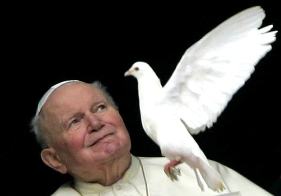 Popiežius su balandžiu / „Reuters“/„Scanpix“ nuotr.