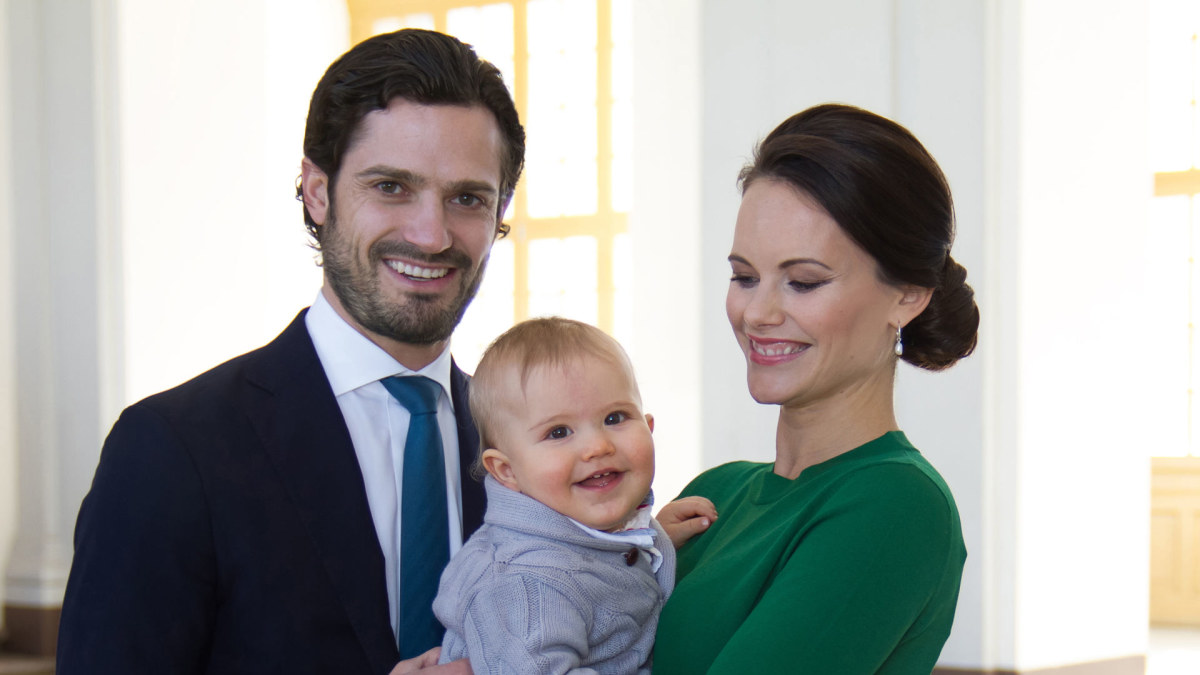 Princas Carlas Philipas su žmona princese Sofia ir sūnumi princu Alexanderiu / Kungahuset.se nuotr.