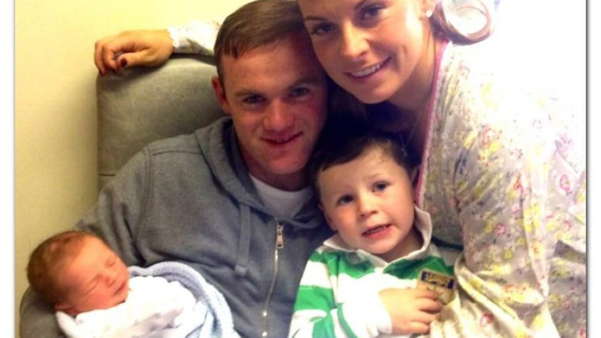Wayne'as Rooney su žmona Coleen ir sūnumis Kai ir Klay / „Twitter“ nuotr.