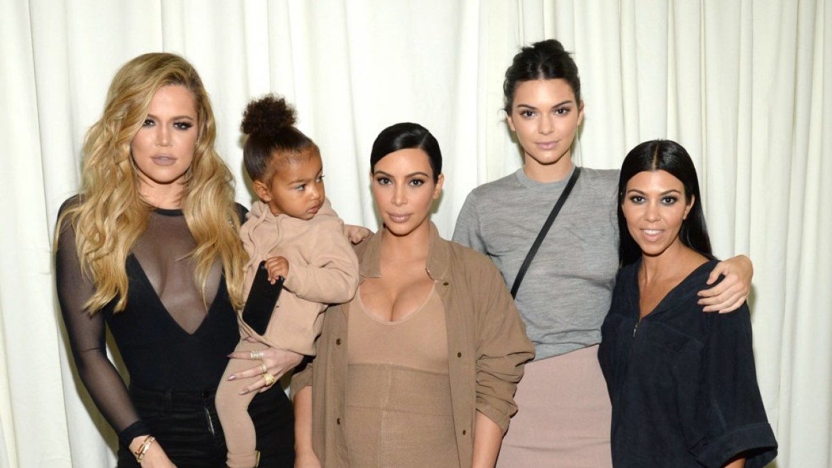 Khloe Kardashian su North, Kim Kardashian, Kendall Jenner ir Kourtney Kardashian / AFP/„Scanpix“ nuotr.