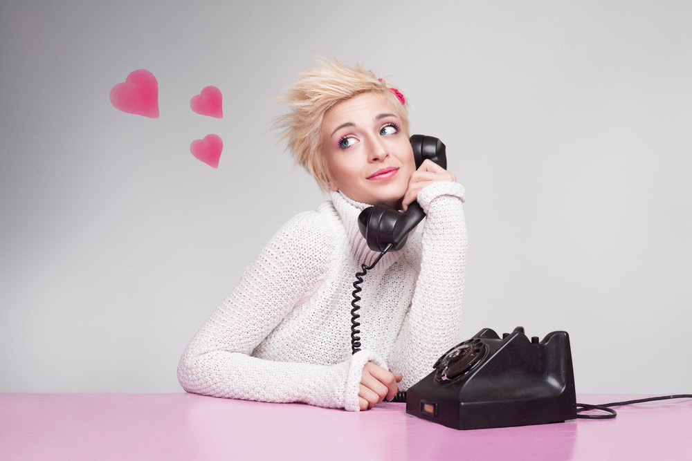 Mergina kalba telefonu / „Shutterstock“ nuotr.