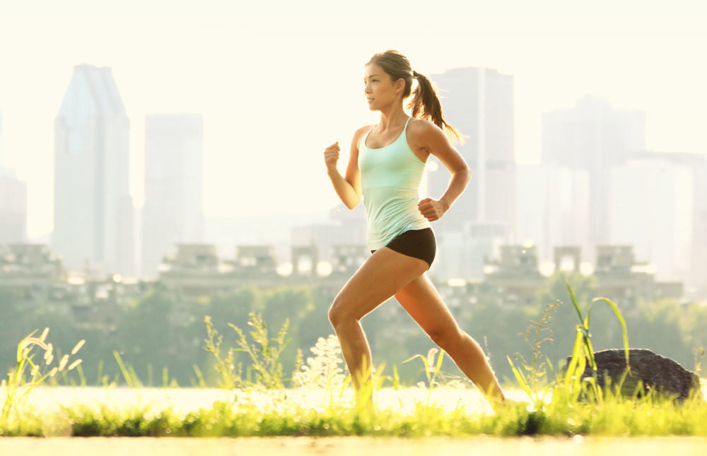 Bėgimas labiausiai stiprina kraujotakos ir širdies sistemą, žmogus ugdo savo ištvermę, deguonimi aprūpinamas visas organizmas. / Fotolia nuotr.