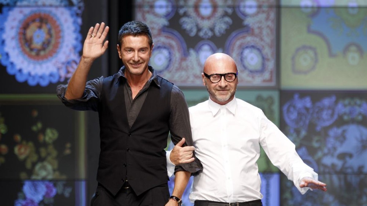Dizaineriai Domenico Dolce (dešinėje) ir Stefano Gabbana / „Reuters“/„Scanpix“ nuotr.