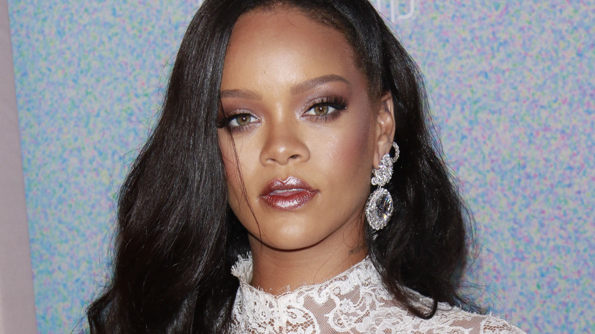 Rihanna surengė labdaros pokylį „Diamond Ball“