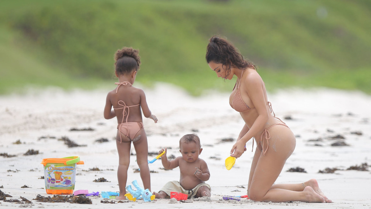 Kim Kardashian su vaikais North ir Saintu / Vida Press nuotr.