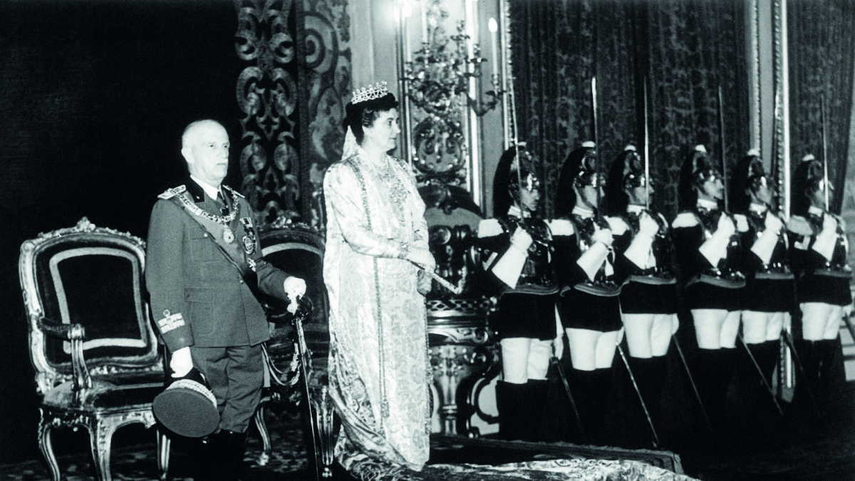 1937 m. karalienė Elena pagerbta Auksine rože / „Scanpix“ nuotr.