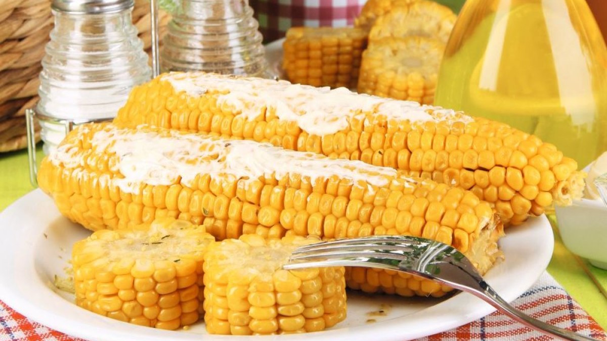Virti kukurūzai su sviestu / Shutterstock nuotr.