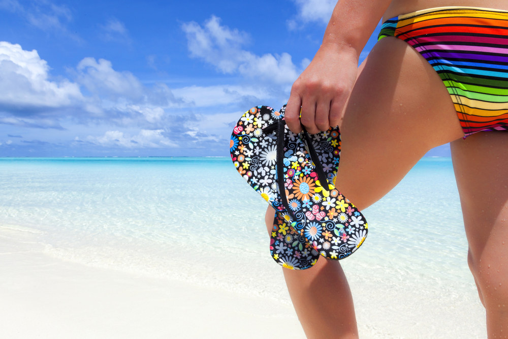 Mergina paplūdimyje / Shutterstock nuotr.