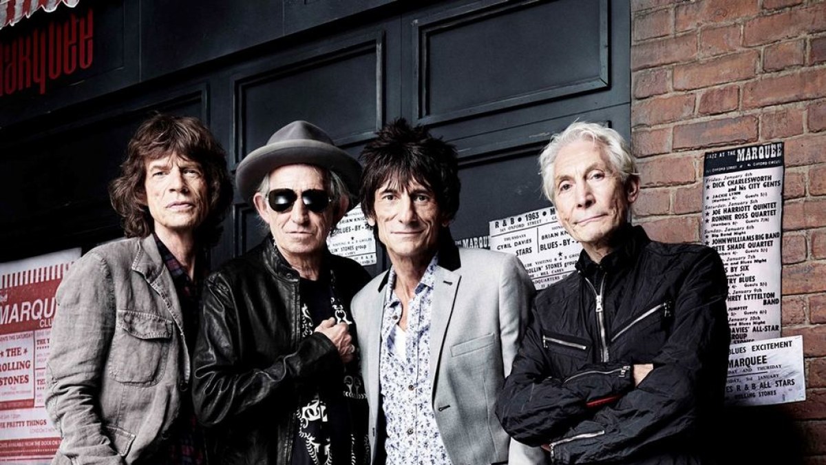 „The Rolling Stones“ (iš kairės): Mickas Jaggeris, Keithas Richardsas, Ronnie Woodas ir Charlie Wattsas pozuoja 50-ojo jubiliejaus proga / „Reuters“/„Scanpix“ nuotr.