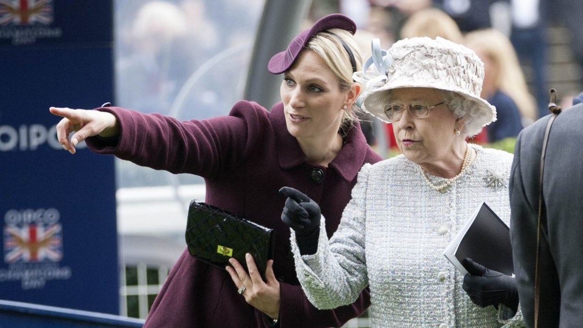 Zara Tindall su močiute karaliene Elizabeth II / AOP nuotr.