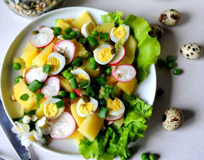 Bulvių salotos su putpelių kiaušiniais / Autorės nuotr.