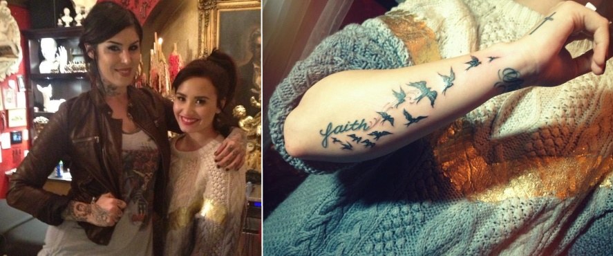 Demi Lovato su tatuiruočių meistre Kat Von D / „Twitter“ nuotr.