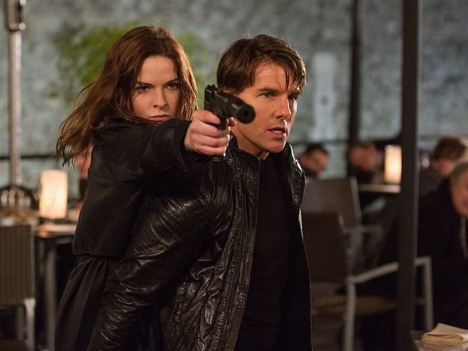 Rebecca Ferguson ir Tomas Cruise'as filme „Neįmanoma misija. Neprognozuojama šalis“  / Kadras iš filmo