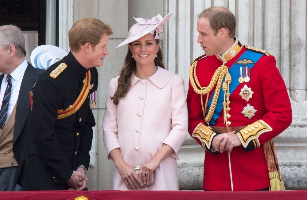 Princas Harry, Kembridžo hercogienė Catherine ir princas Williamas / „Scanpix“/„Sipa Press“ nuotr.