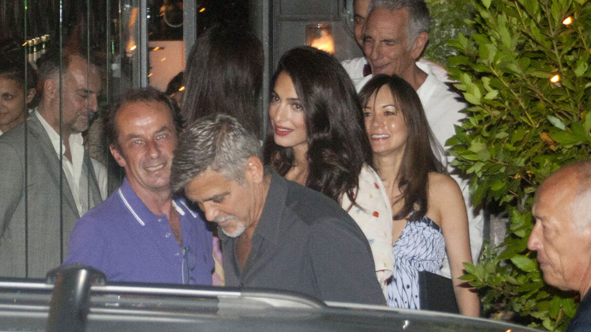 Amal ir George Clooney pirmą kartą pasirodė be dvynukų / Vida Press nuotr.