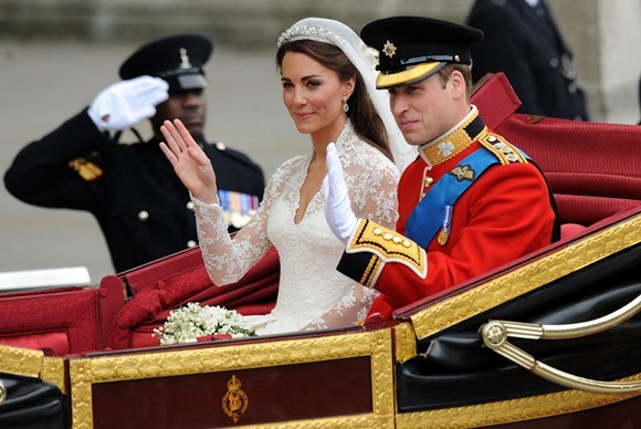 Kate Middleton ir Princas Williamas karietoje / AFP/„Scanpix“ nuotr.