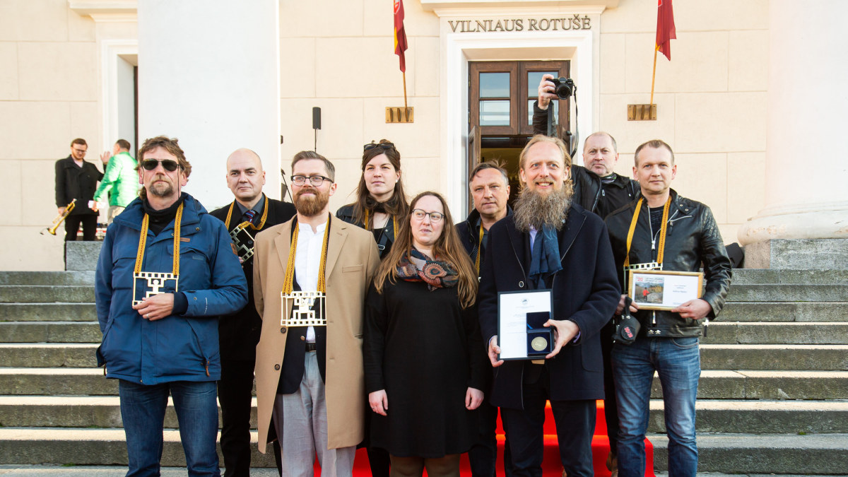 Konkurso „Lietuvos spaudos fotografija 2020“ nugalėtojų apdovanojimų ceremonija Vilniaus Rotušės aikštėje/ Gretos Skaraitienės „ŽMONĖS Foto“ nuotr.