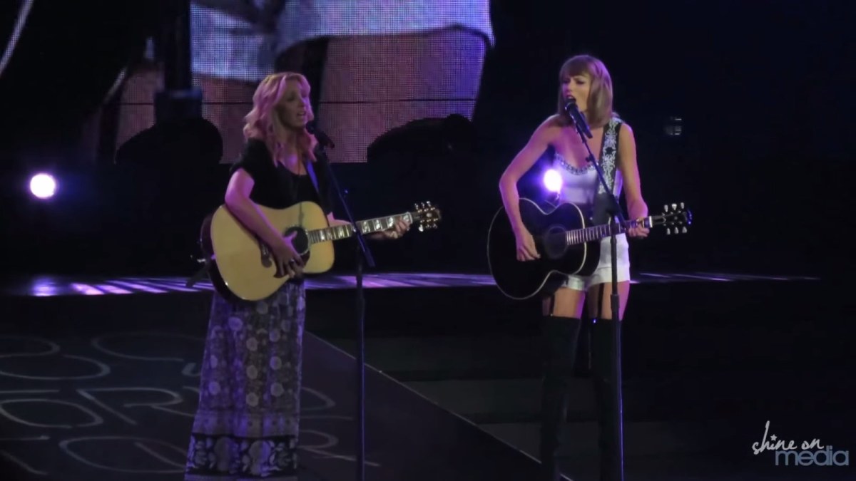 Lisa Kudrow ir Taylor Swift / Stop kadras