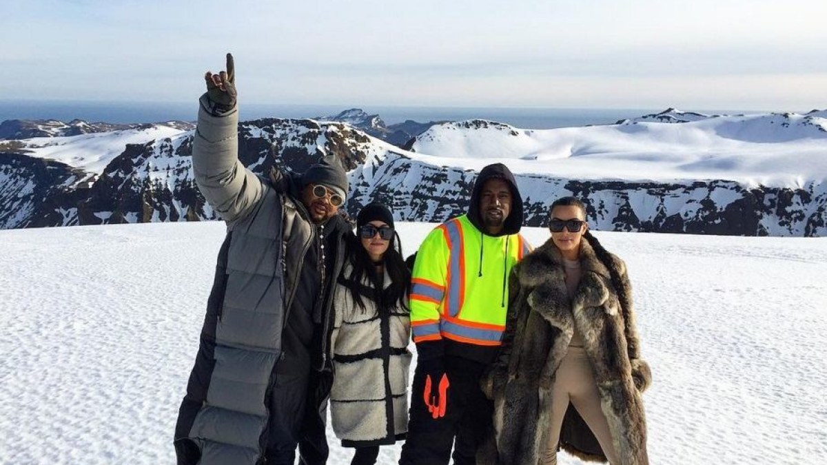 The-Dream, Kourtney Kardashian, Kim Kardashian ir Kanye Westas Islandijoje / „Instagram“ nuotr.
