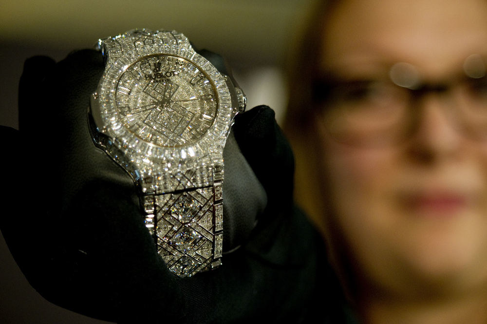 Šveicarijoje sukurtas laikrodis, kainuojantis 12,5 mln. litų / AFP/„Scanpix“ nuotr.