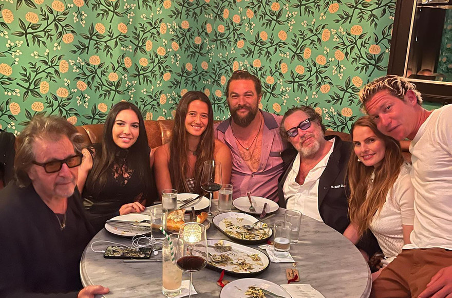 Alas Pacino ir Noor Alfallah užfiksuoti vakarienės metu / „Instagram“ nuotr.