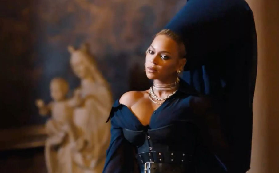 Beyonce Jay-Z vaizdo klipe FAMILY FEUD