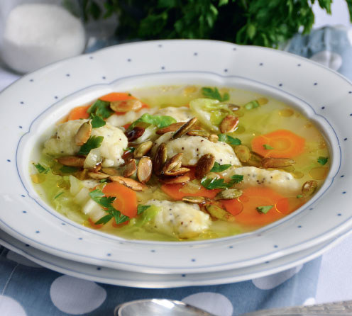 Daržovių sriuba su aguoniniais kukuliais / Neringos Kalasauskaitės nuotr.
