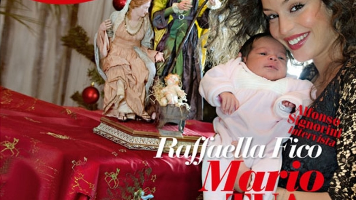 Buvusi futbolininko Mario Balotelli mergina Raffaella Fico su jųdviejų dukra Pia / Žurnalo „Chi“ viršelis