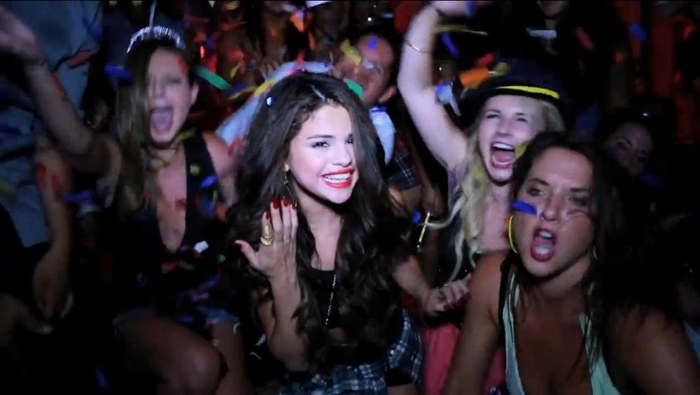 Selena Gomez vaizdo klipe „Birthday“ / Kadras iš „YouTube“