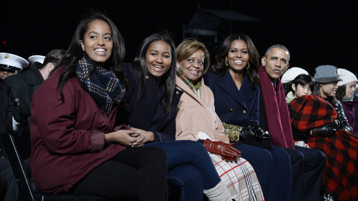 Baracko Obamos šeima (iš kairės į dešinę): Malia Obama, Sasha Obama, Mariana Shields Robinson, Mishelle Obama/Vida Press nuotr.