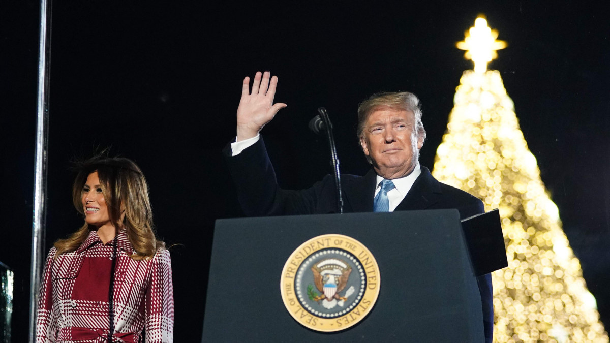 JAV prezidentas D. Trumpas su žmona įžiebė pagrindinę Kalėdų eglę / „Scanpix“ nuotr.