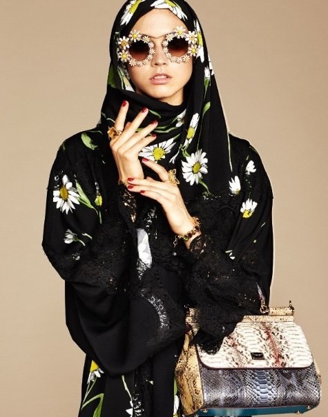 „Dolce & Gabbana“ kolekcijos „Abaya“ modelis / „Dolce & Gabbana“ nuotr.
