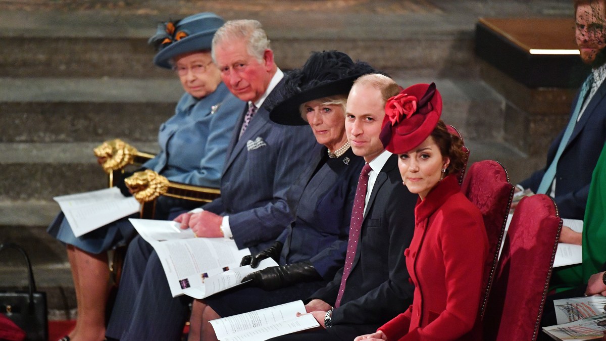 Karalienė Elizabeth II, princas Charlesas su hercogiene Camilla, princas Williamas su hercogiene Catherine / VIDA PRESS nuotr.