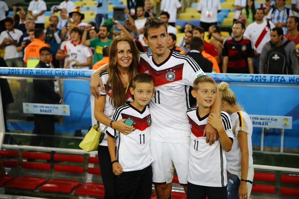 Miroslavas Klose su žmona Sylwia ir sūnumis Noah bei Luanu / „Reuters“/„Scanpix“ nuotr.