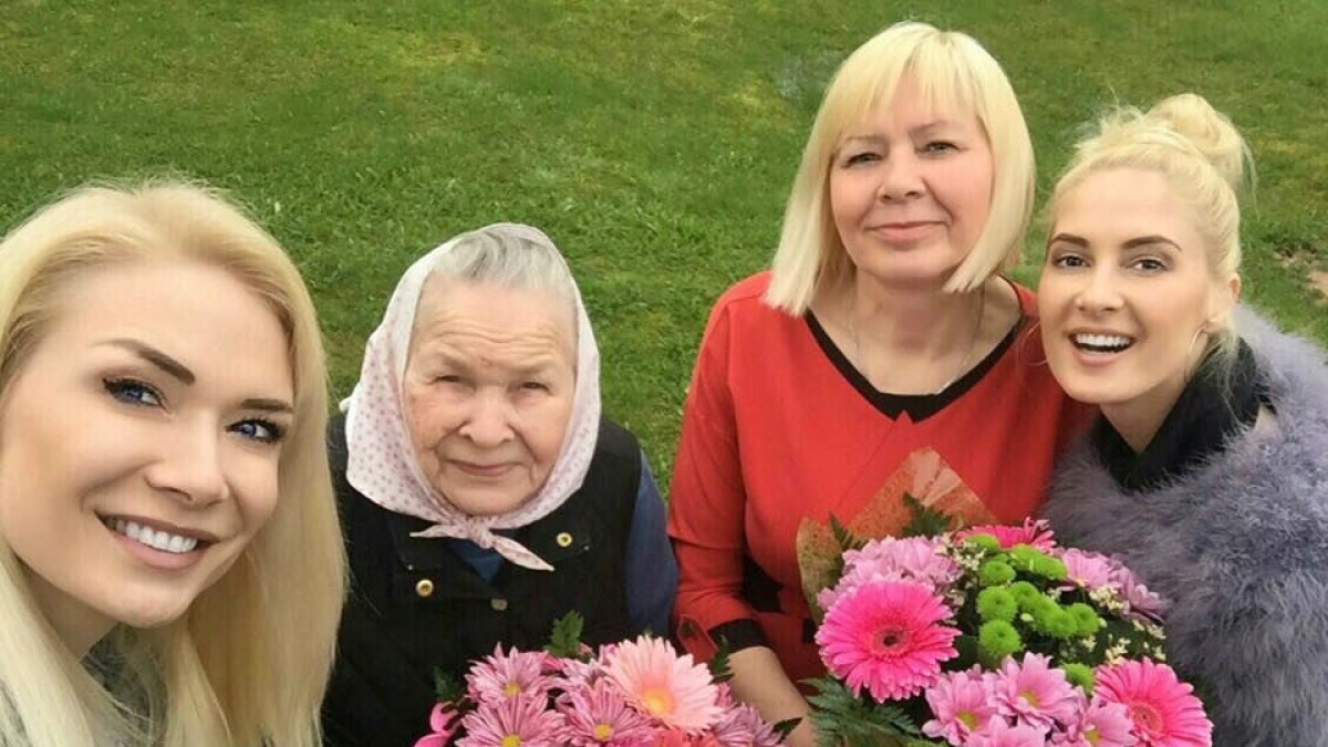 Natalija Bunkė ir Kristina Ivanova su mama ir močiute / Asmeninio archyvo nuotr.