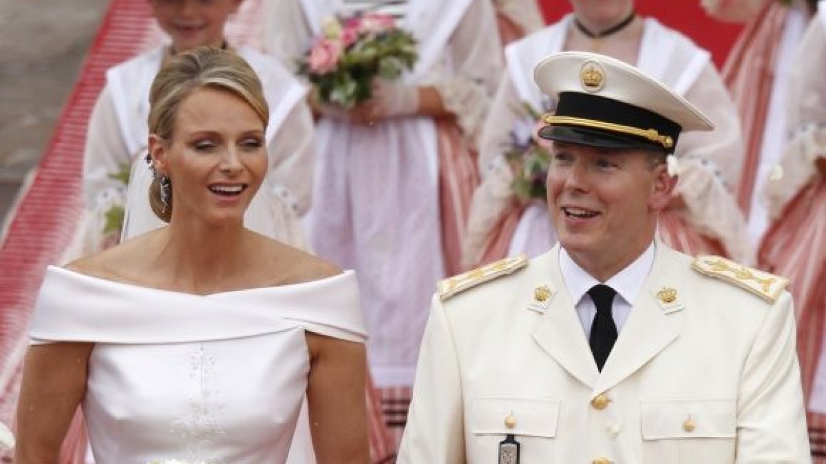 Kunigaikštienė Charlene ir kunigaikštis Albertas II vestuvių ceremonijos metu / „Reuters“/„Scanpix“ nuotr.
