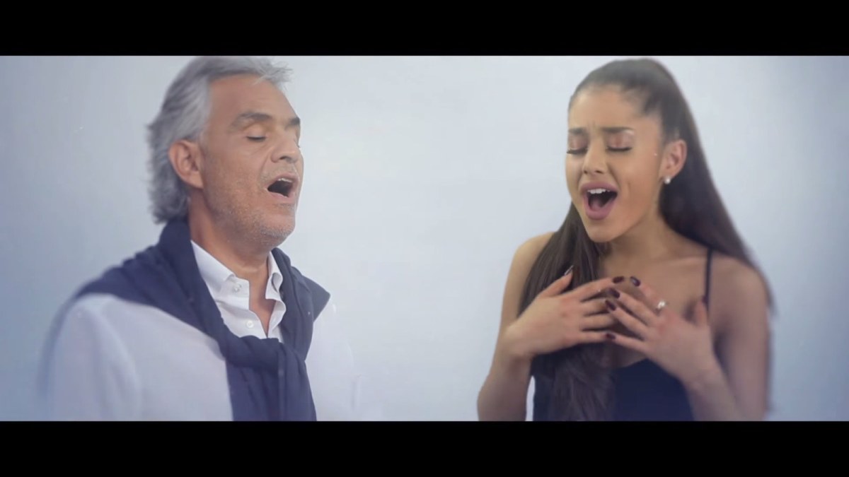 Andrea Bocelli ir Ariana Grande / Kadras iš vaizdo klipo