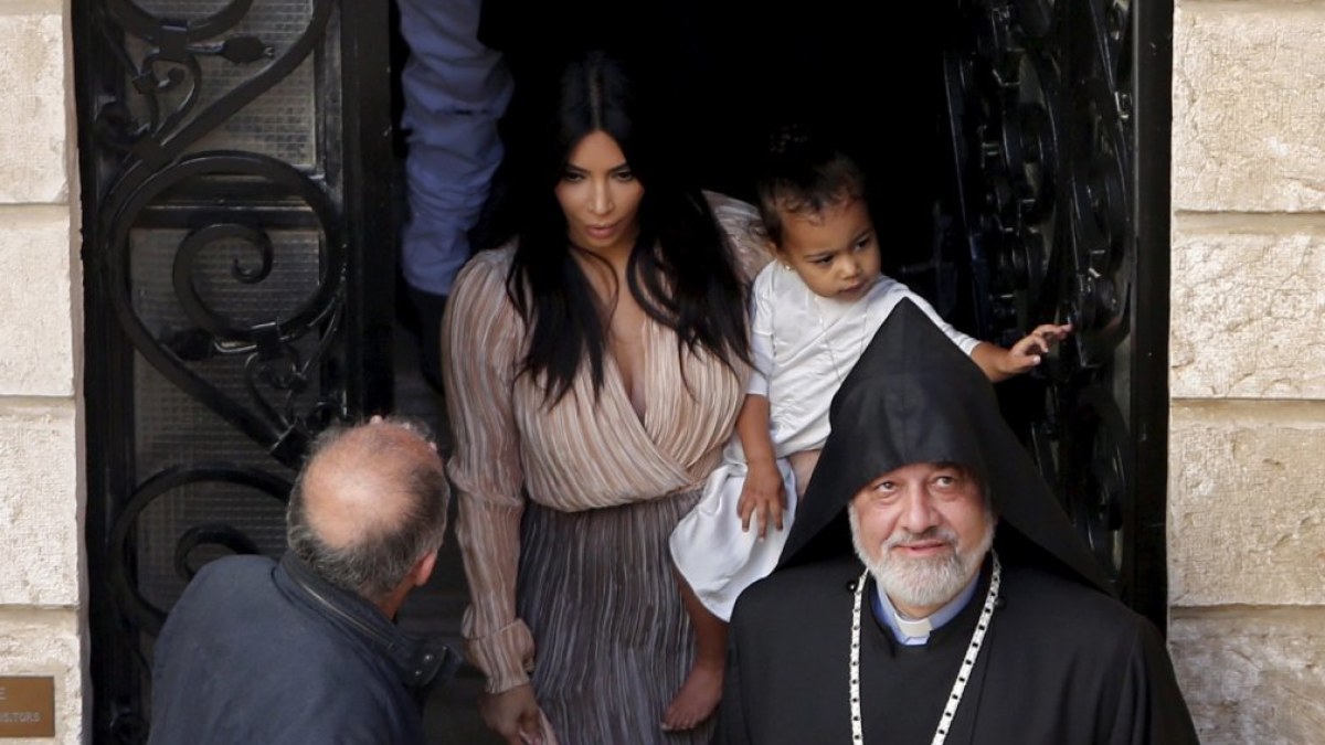Kim Kardashian Izraelyje pakrikštijo savo dukrą / „Reuters“/„Scanpix“ nuotr.