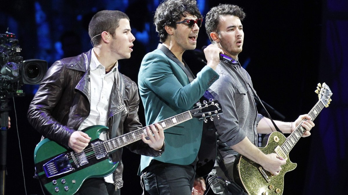 „Jonas Brothers“ (iš kairės): Nickas Jonas, Joe Jonas ir Kevinas Jonas / „Reuters“/„Scanpix“ nuotr.