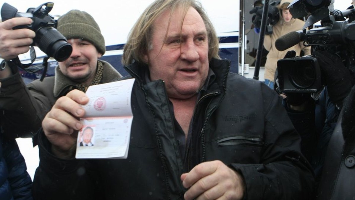 Gerard'as Depardieu ir jo rusiškas pasas / „Scanpix“ nuotr.