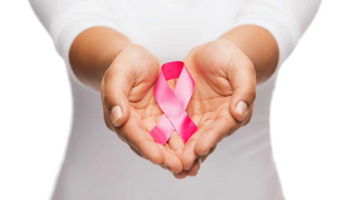 Rožinis kaspinas – krūties vėžio simbolis / „Shuterstock“ nuotr.