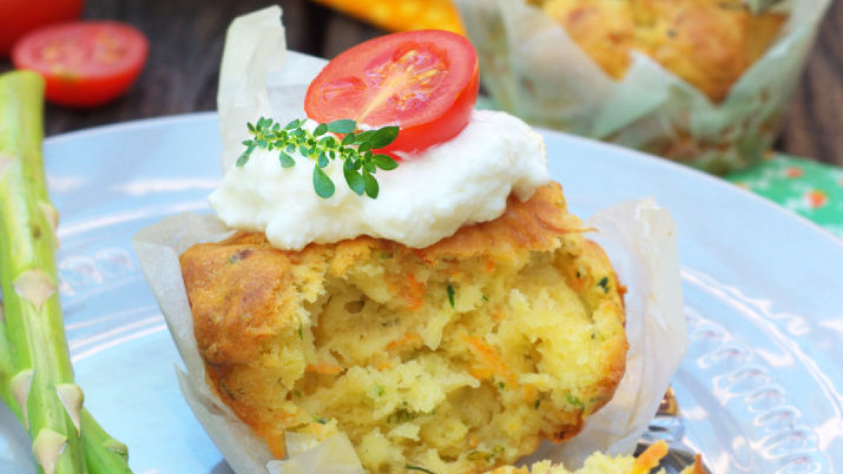 Sūrio keksiukai su daržovėmis / Shutterstock nuotr.