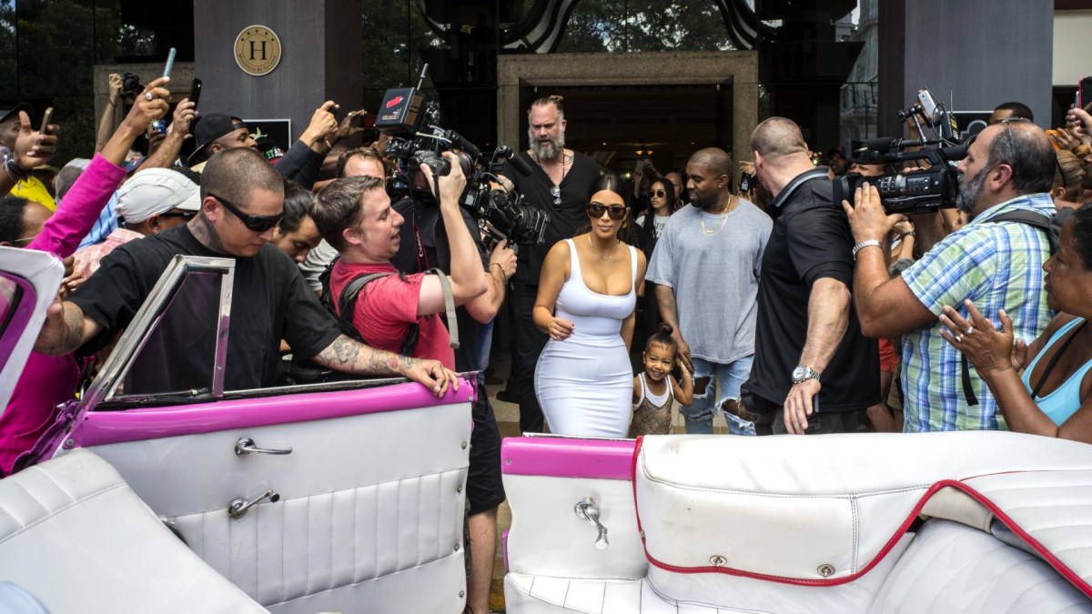 Kim Kardashian ir Kanye Westas su dukra North Kuboje / „Scanpix“/AP nuotr.