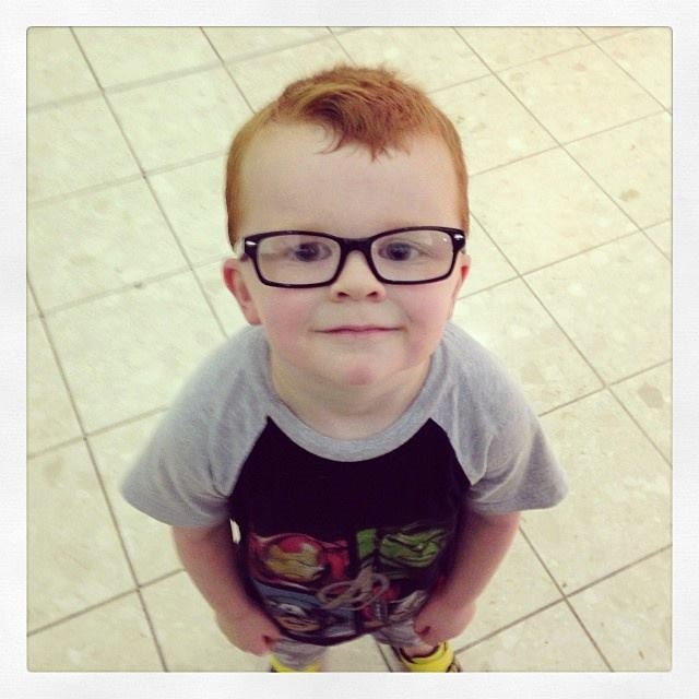 Ketverių metų Noah, kuris drovėjosi nešioti akinius / „Facebook“ nuotr.