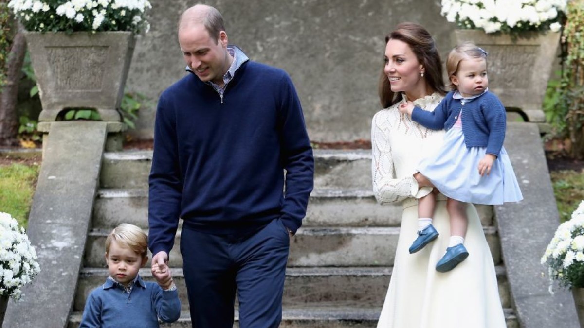 Princas Williamas ir Kembridžo hercogienė Catherine su vaikais George'u ir Charlotte / „Scanpix“/„PA Wire“/„Press Association Images“ nuotr.