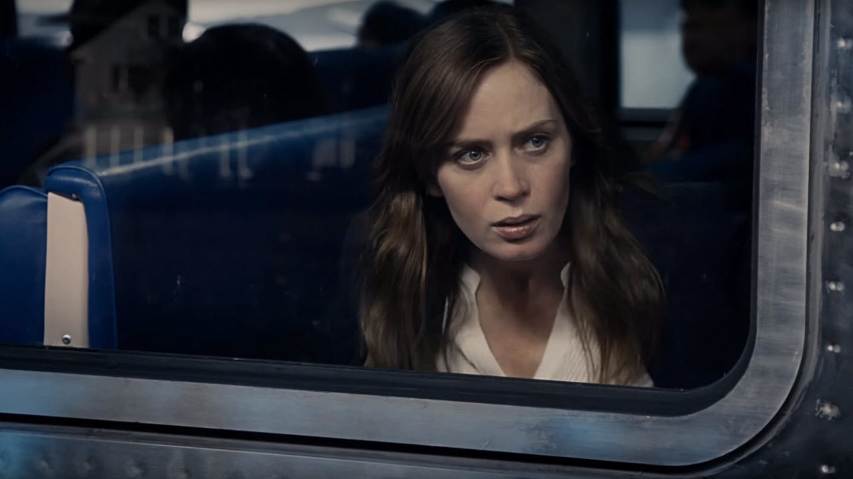 Emily Blunt filme „Mergina traukiny“ / Kadras iš filmo