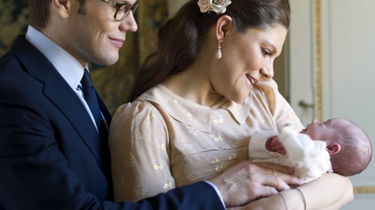Švedijos princesė Victoria su vyru princu Danieliu ir dukra Estelle / „Reuters“/„Scanpix“ nuotr.