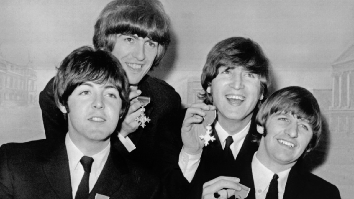 „The Beatles“ 1965-aisiais (iš kairės): Paulas McCartney, George'as Harrisonas, Johnas Lennonas ir Ringo Starras / AFP/„Scanpix“ nuotr.